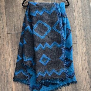 Wilfred Gray/Black and Blue Textured Scarf